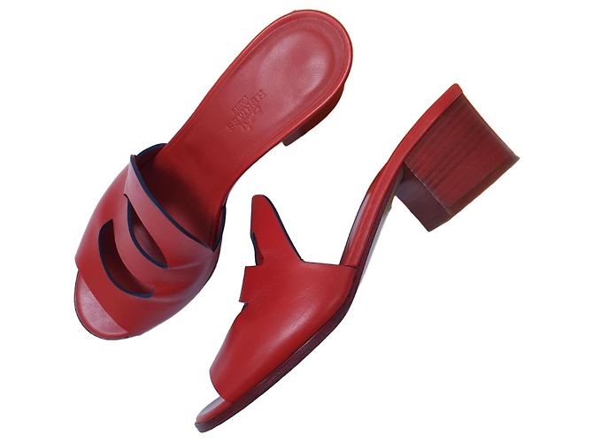 Sandalias de tacón bloque Mona de cuero rojo Hermès Talla 38 de segunda mano
