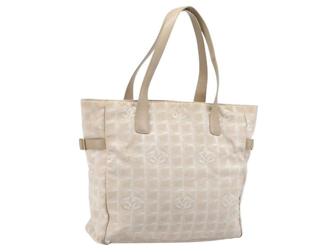 CHANEL Nova Bolsa Tote de Viagem Nylon Bege Ouro CC Auth BA11779 Dourado