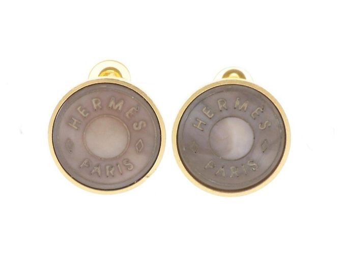 Brincos de clipe banhados a ouro Hermès Sellier com concha Dourado