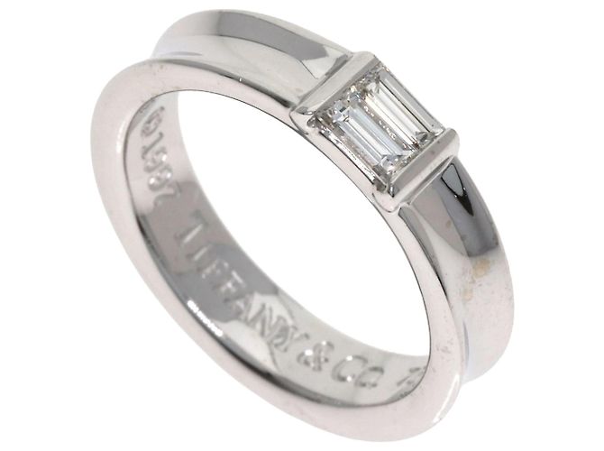 Anillo de diamante en oro blanco de 18K de Tiffany & Co. apilable