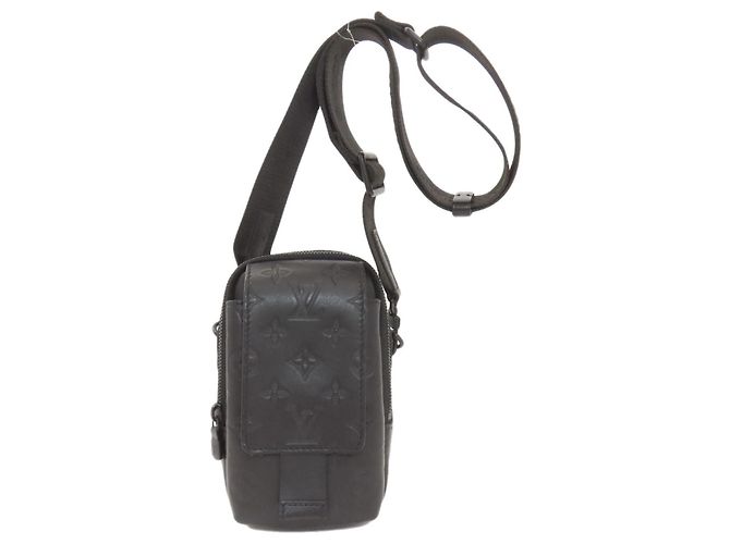 Monogram Shadow Schultertasche von Louis Vuitton Schwarz
