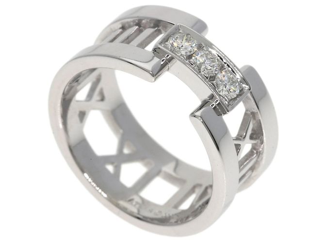 Anillo Atlas de 3 Diamantes de Tiffany & Co.