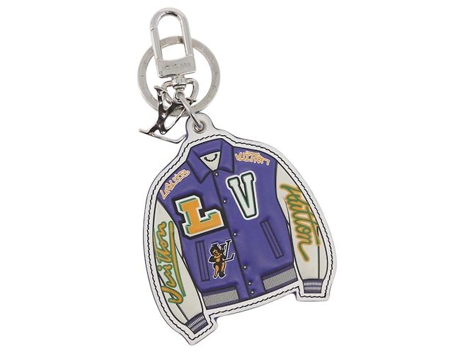 LOUIS VUITTON Chaveiro LV Varsity Jacket Charm Roxo MP3385 LV Auth BAZ739SAM