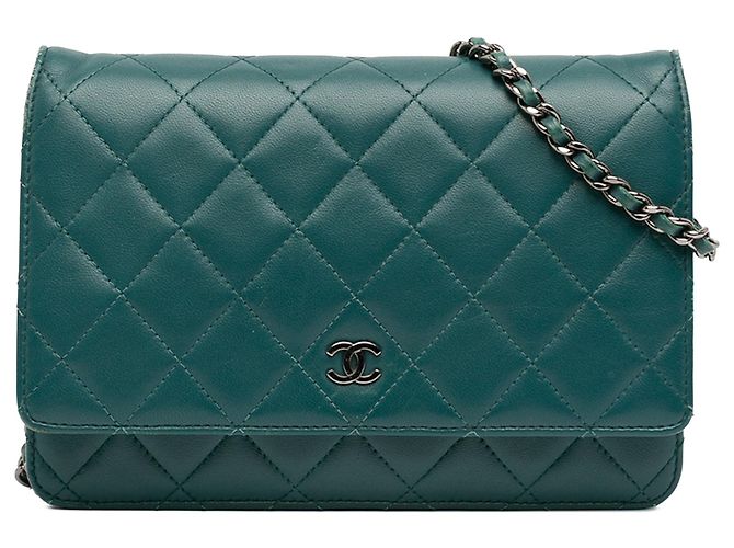 Wallet On Chain Cartera con cadena de cuero de cordero matelassé CC de Chanel Azul