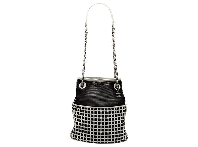 Bolsa bucket em malha e couro de bezerro Chanel CC Preto