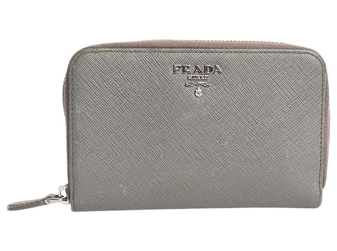 Prada Cartera con cremallera en Saffiano gris