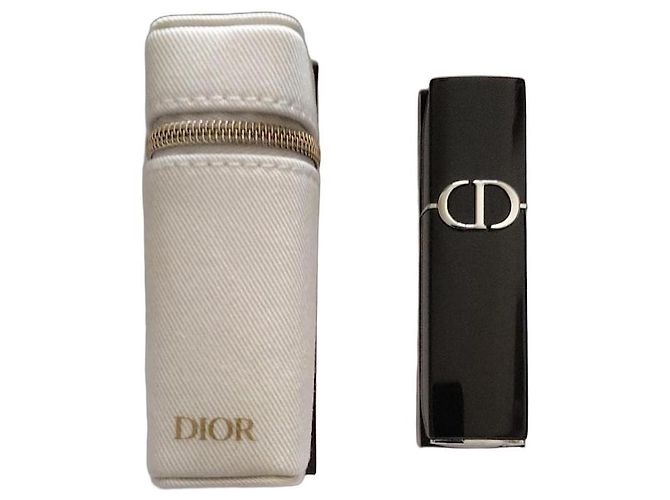 Estojo de batom Dior em tecido branco com chaveiro e batom Gold hardware