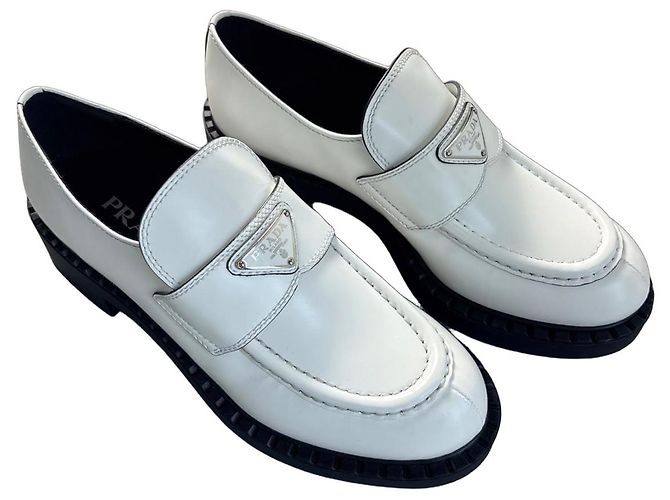 Mocasines Prada de cuero blanco