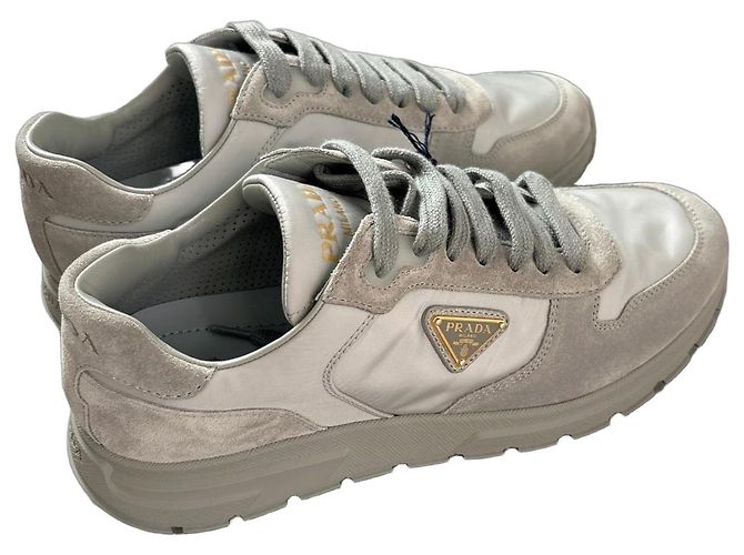 Baskets Prada en cuir et daim Blanc Gris