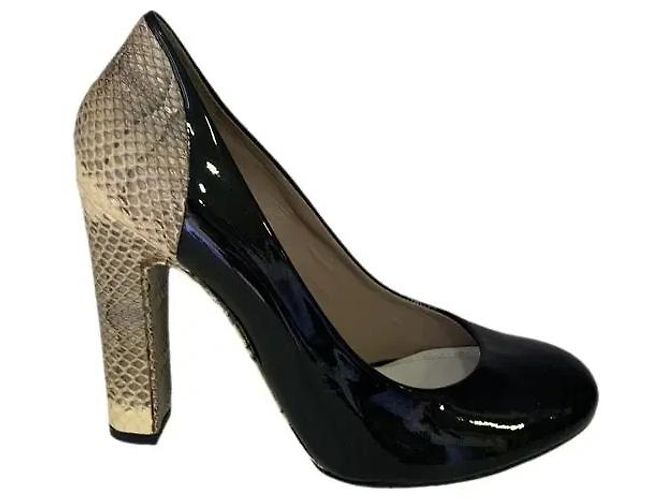 Chloé High Heels aus schwarzem Lackleder mit Schlangenmuster Gr. 36