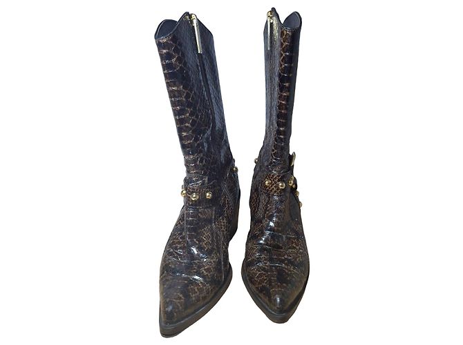 Luciano Padovan Botas de cuero marrón con estampado de serpiente y tachuelas doradas