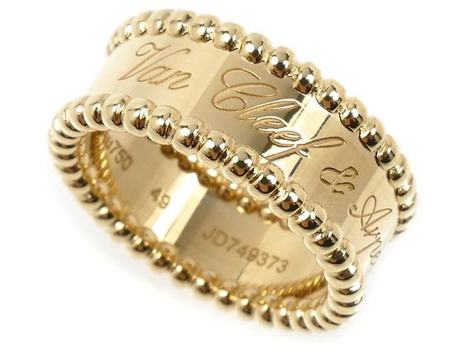 Anillo Perlee Signature en oro amarillo de 18K de Van Cleef & Arpels