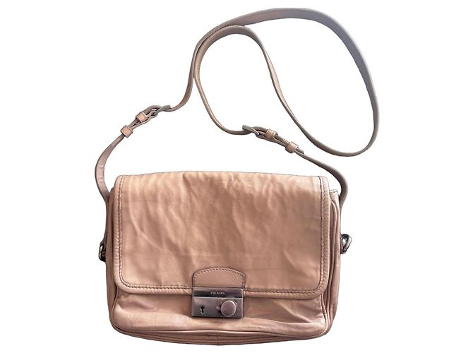 Bolsa de couro Prada Vitello Shine em bege Rosa