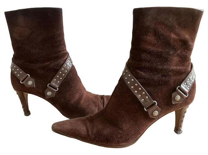 Schöne braune Sergio Rossi Stiefeletten aus Wildleder.