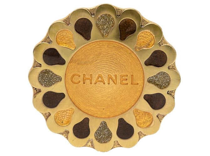 Chanel Goldplattierte Logo Brosche Golden