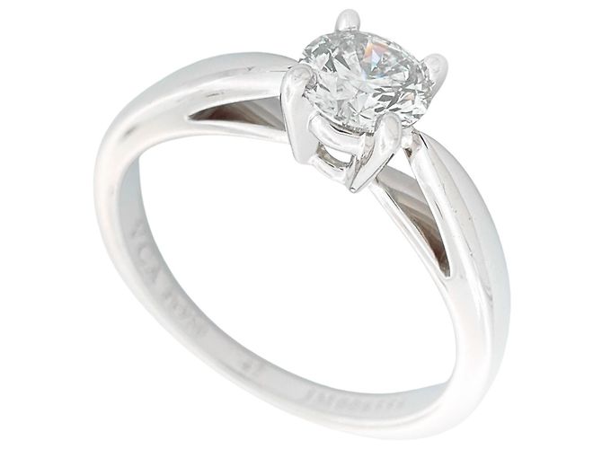 Van Cleef & Arpels Bonheur Solitaire Ring 