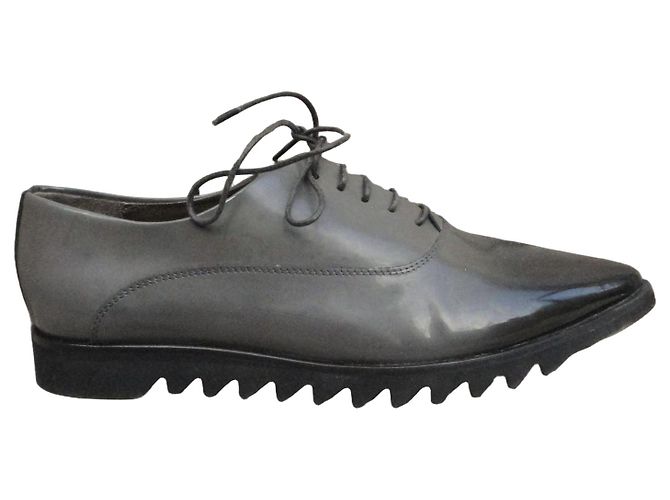 Autre Marque AGL Derbies aus Lackleder Grau