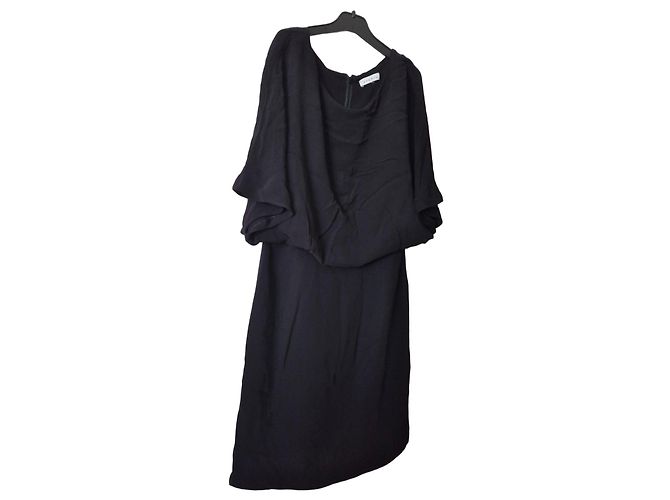 Schwarzes Sandro Kleid
Sandro Kleid Größe 36 S schwarz, drapierter Oberteil mit Fledermausärmeln