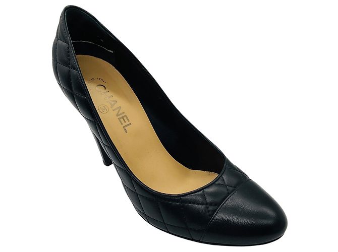 Chanel Black / Silver CC Logo Quilted Leather Pumps