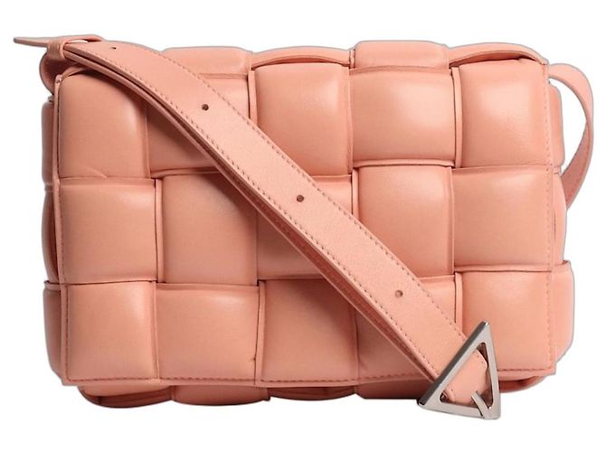 Bottega Veneta Bolsa Cassette acolchoada rosa