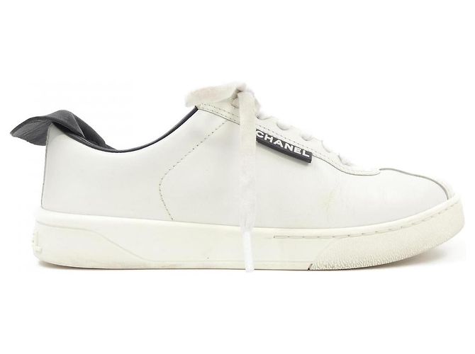 Timeless Tênis de Couro de Bezerro Chanel Branco