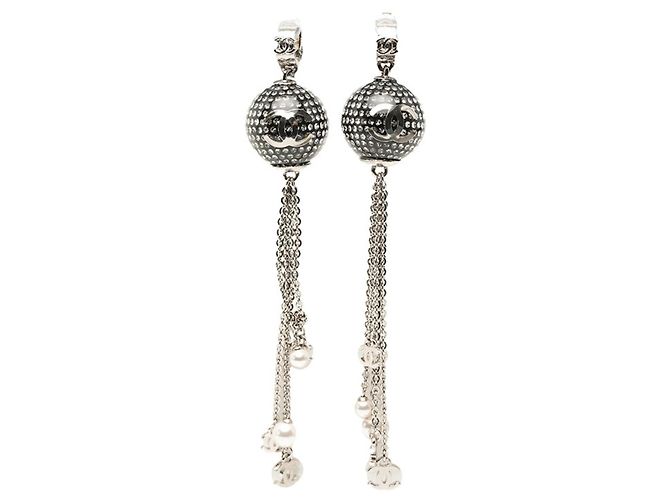 Brincos de Clip em Espelho Ball da Marca Coco Chanel Prata