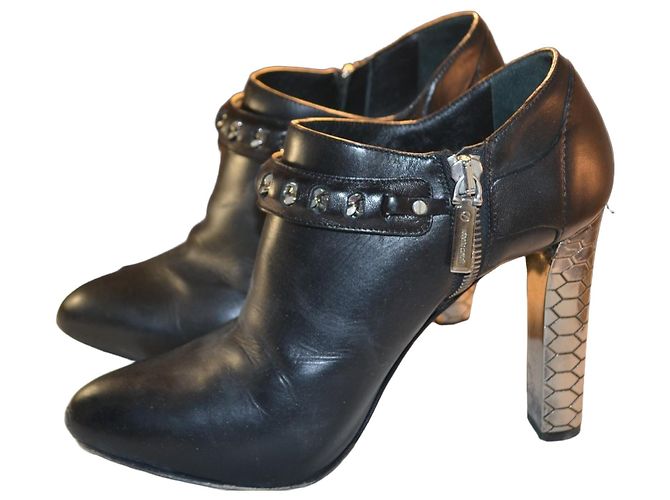 Roberto Cavalli Stiefeletten aus schwarzem Leder mit silbernem Absatz