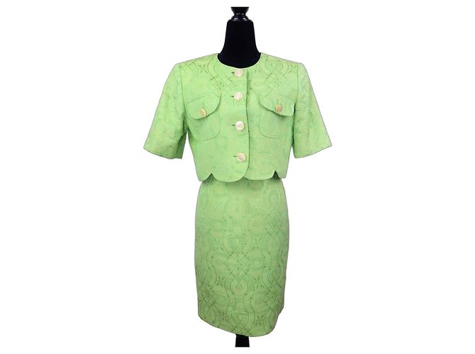 Valentino Garavani Conjunto Valentino verde claro com saia e jaqueta curta