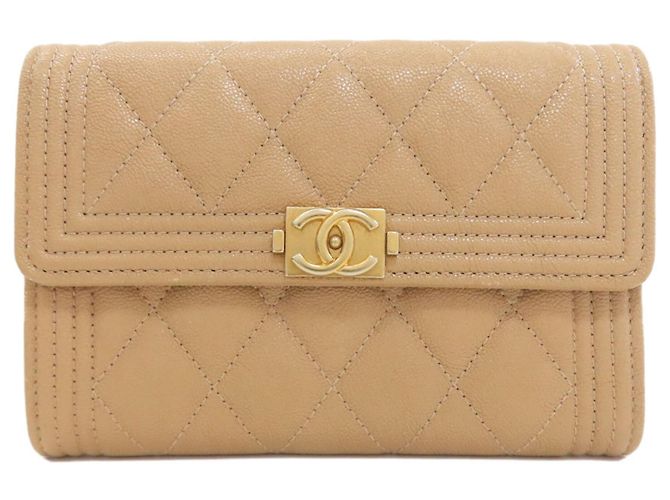 Le Boy Carteira bi-fold Chanel Boy com hardware dourado Bege
