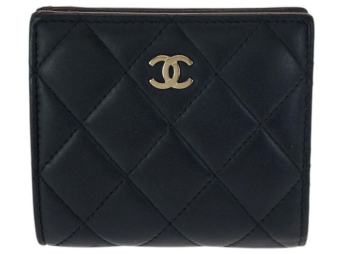 Billetera compacta de piel de cordero matelassé Chanel Negro