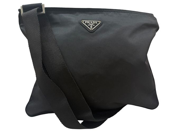 Bolsa de ombro Prada em nylon tessuto com logo triangular Preto