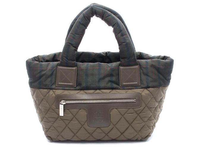 Bolsa tote pequena Coco Cocoon em couro e nylon da Chanel Verde