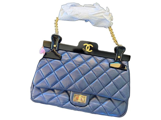 Bolsa Chanel 2.55 com Aba em Couro Azul Marinho