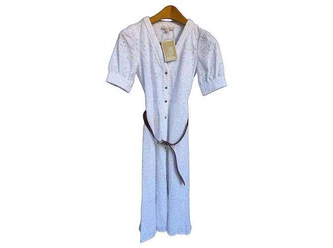 Weißes Midi-Kleid aus Broderie Anglaise mit Gürtel von Michael Kors