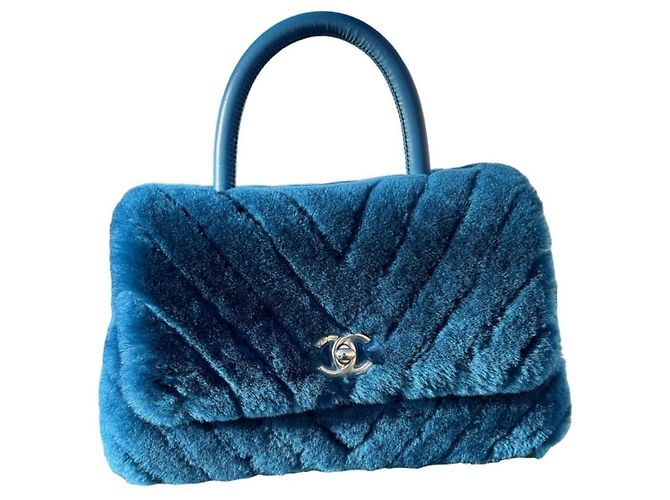 Trendy CC Chanel Bolsa de shearling com acabamentos em couro de cordeiro Azul escuro