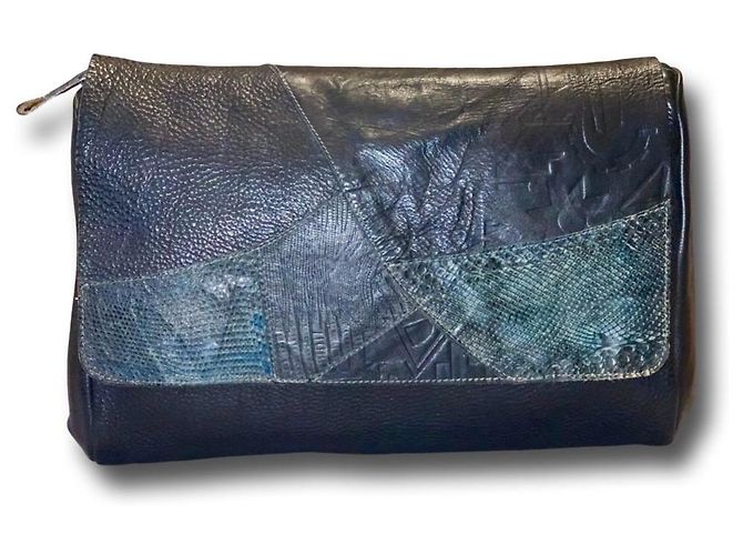 Prada Clutch aus blauem Leder