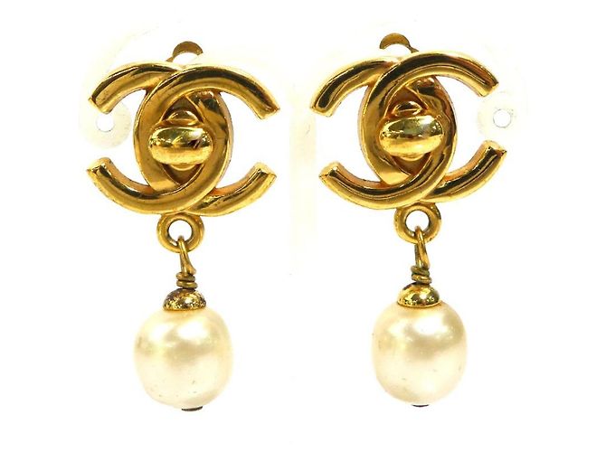 Boucles d'oreilles clips en or et blanc cassé Chanel Doré