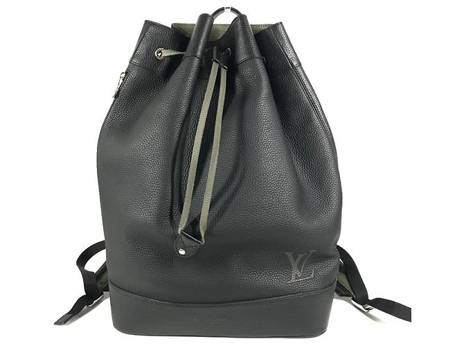 Noe Louis Vuitton Logo Taurillon Noé Backpack Black Khaki