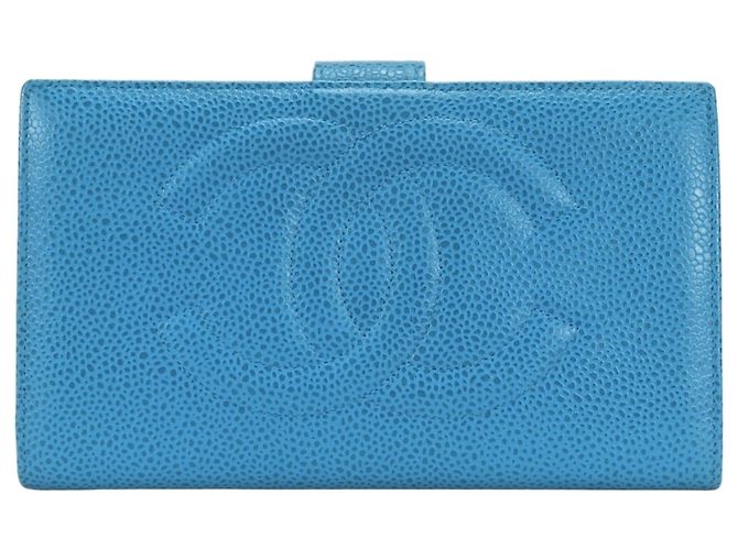 Billetera bi-fold Chanel en piel de ternera granulada azul