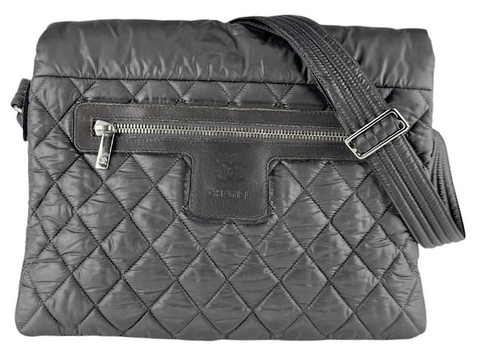 Bolsa de Ombro de Nylon Chanel Coco Cocoon Marrom