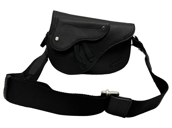 Pochete Messenger Saddle Dior em couro de bezerro granulado preto