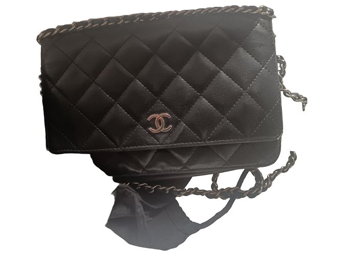 Wallet On Chain Cartera Chanel con cadena de piel de cordero negro