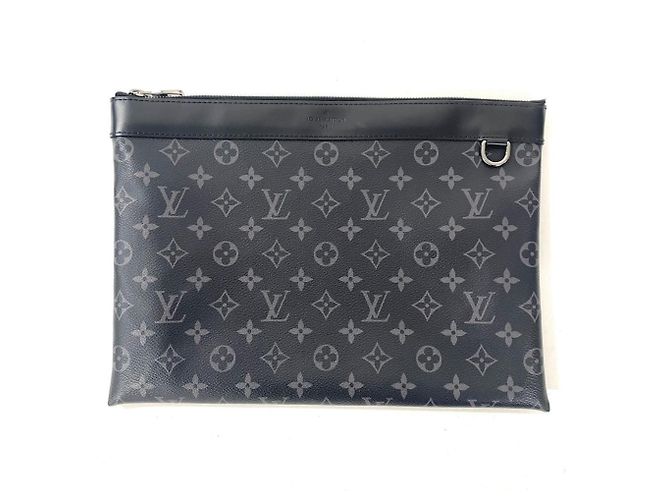 Borsa Pochette Discovery Monogram Eclipse di Louis Vuitton Monogramma