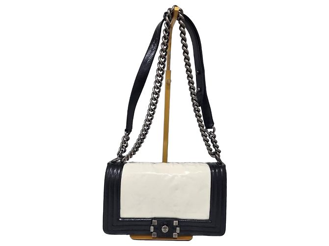 Chanel Boy Medium Clutch Tasche Creme/Schwarz Roh
