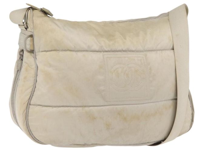 Bolsa de Ombro CHANEL Nylon Bege Prata CC Auth mr2413
