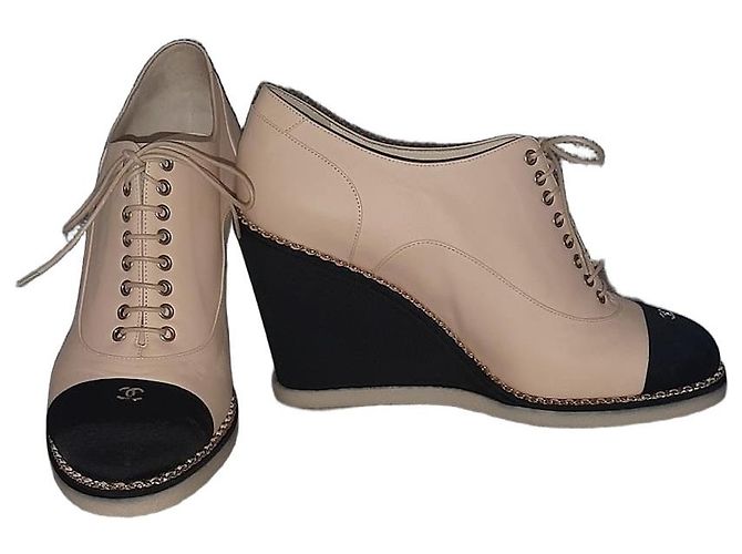 Scarpe stringate Chanel Cammello