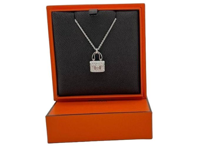 Constance Collar Hermès de oro blanco y diamantes