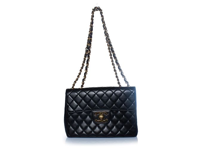 Chanel, Bolsa jumbo maxi clásica en negro