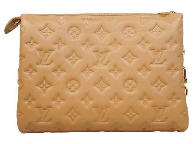 Louis Vuitton Monogram Prägung Coussin PM Handtasche Kamel