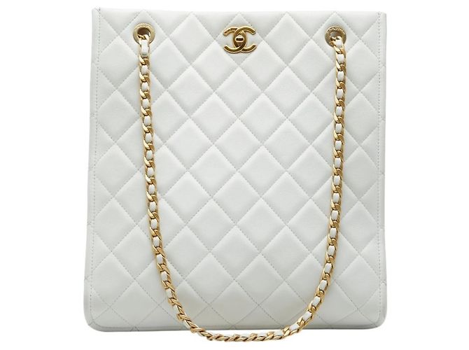 Bolsa Tote Chanel Coco Mark Matelassé com Corrente Branco